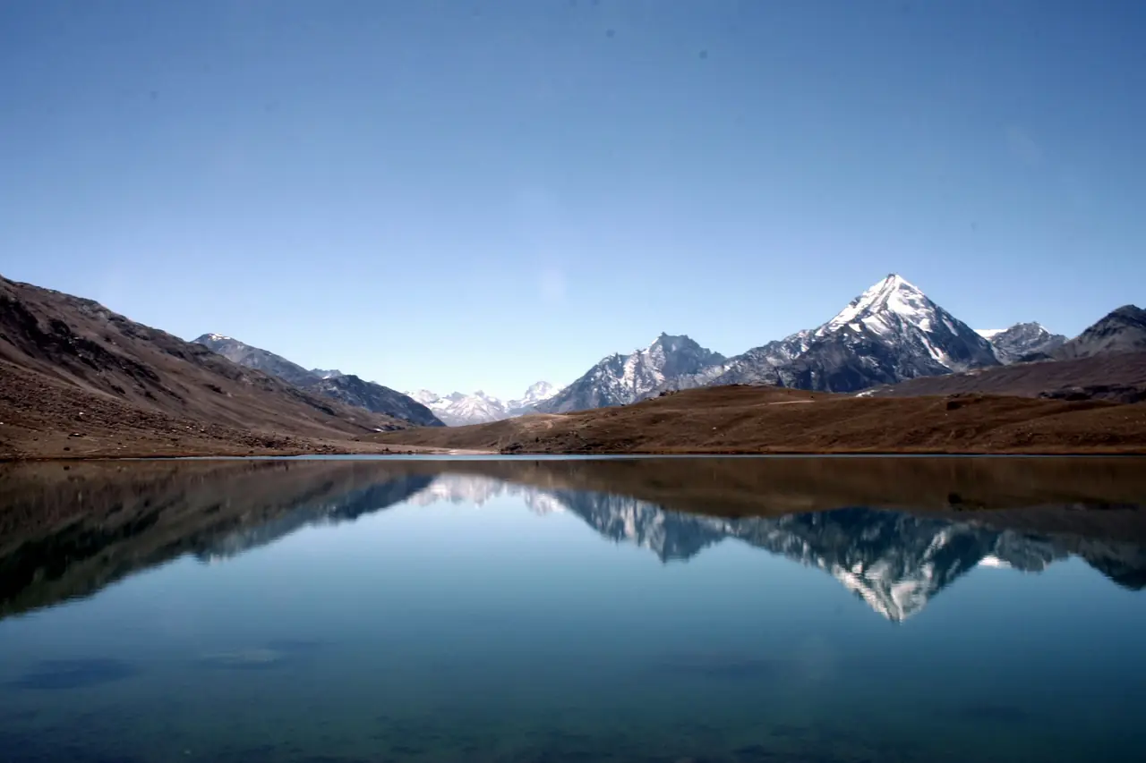 Chandratal lake reflecting the surrounding peaks